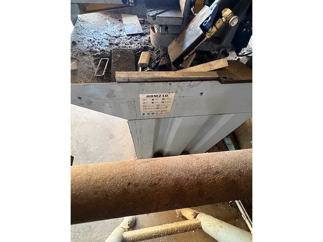 Metaalafkortzaag hbm machines 210 met aangebouwde rollerbaan 2x5m, 3 sets startkabels, metaal achterliggende de zaag (3,4) - afbeelding 6 van  18