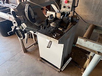 Metaalafkortzaag hbm machines 210 met aangebouwde rollerbaan 2x5m, 3 sets startkabels, metaal achterliggende de zaag (3,4) - afbeelding 7 van  18