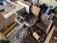 Metaalafkortzaag hbm machines 210 met aangebouwde rollerbaan 2x5m, 3 sets startkabels, metaal achterliggende de zaag (3,4) - afbeelding 9 van  18