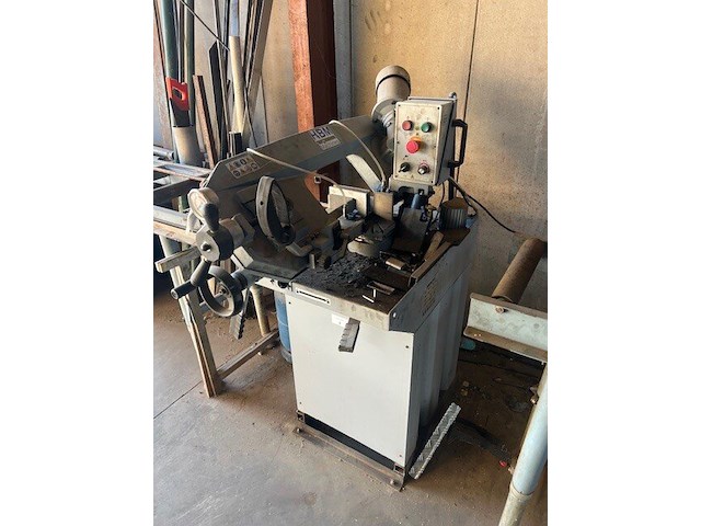 Metaalafkortzaag hbm machines 210 met aangebouwde rollerbaan 2x5m, 3 sets startkabels, metaal achterliggende de zaag (3,4) - afbeelding 1 van  18