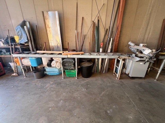 Metaalafkortzaag hbm machines 210 met aangebouwde rollerbaan 2x5m, 3 sets startkabels, metaal achterliggende de zaag (3,4) - afbeelding 12 van  18