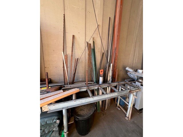 Metaalafkortzaag hbm machines 210 met aangebouwde rollerbaan 2x5m, 3 sets startkabels, metaal achterliggende de zaag (3,4) - afbeelding 13 van  18