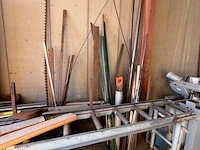 Metaalafkortzaag hbm machines 210 met aangebouwde rollerbaan 2x5m, 3 sets startkabels, metaal achterliggende de zaag (3,4) - afbeelding 13 van  18