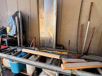 Metaalafkortzaag hbm machines 210 met aangebouwde rollerbaan 2x5m, 3 sets startkabels, metaal achterliggende de zaag (3,4) - afbeelding 14 van  18