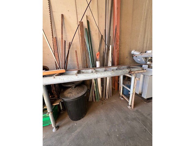 Metaalafkortzaag hbm machines 210 met aangebouwde rollerbaan 2x5m, 3 sets startkabels, metaal achterliggende de zaag (3,4) - afbeelding 15 van  18