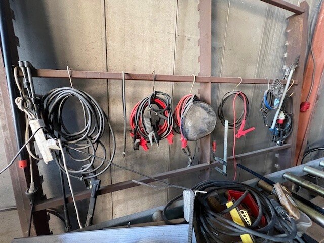 Metaalafkortzaag hbm machines 210 met aangebouwde rollerbaan 2x5m, 3 sets startkabels, metaal achterliggende de zaag (3,4) - afbeelding 17 van  18