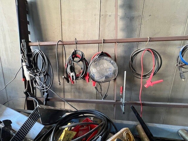 Metaalafkortzaag hbm machines 210 met aangebouwde rollerbaan 2x5m, 3 sets startkabels, metaal achterliggende de zaag (3,4) - afbeelding 18 van  18