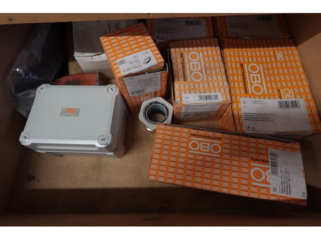 Metaen werkbank + inhoud - afbeelding 10 van  20