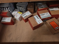 Metaen werkbank + inhoud - afbeelding 11 van  20
