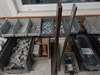 Metaen werkbank + inhoud - afbeelding 19 van  20