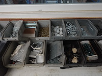 Metaen werkbank + inhoud - afbeelding 20 van  20