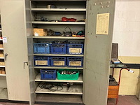 Metalen 2-deurs archiefkast met inhoud - afbeelding 1 van  5