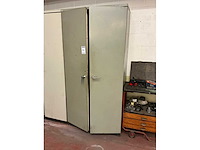 Metalen 2-deurs archiefkast met inhoud - afbeelding 2 van  5
