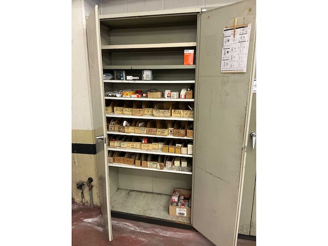 Metalen 2-deurs archiefkast met inhoud - afbeelding 2 van  5