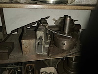 Metalen 2-deurs kast met inhoud - afbeelding 2 van  14