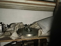 Metalen 2-deurs kast met inhoud - afbeelding 3 van  14