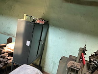 Metalen 2-deurs kast - afbeelding 2 van  3