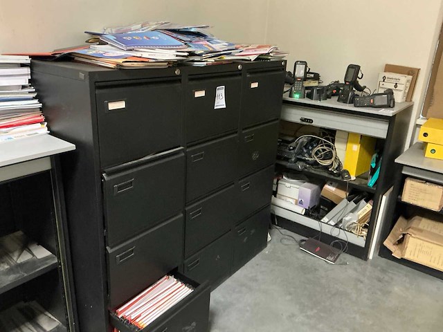 Metalen 4-ladenkast (3x) - afbeelding 1 van  3