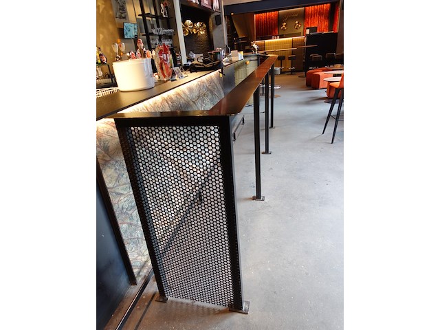 Metalen afscheiding + omheining - afbeelding 1 van  4