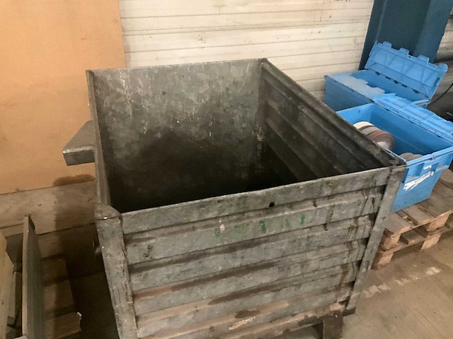 Metalen afvalbak/kiepbak - afbeelding 2 van  2