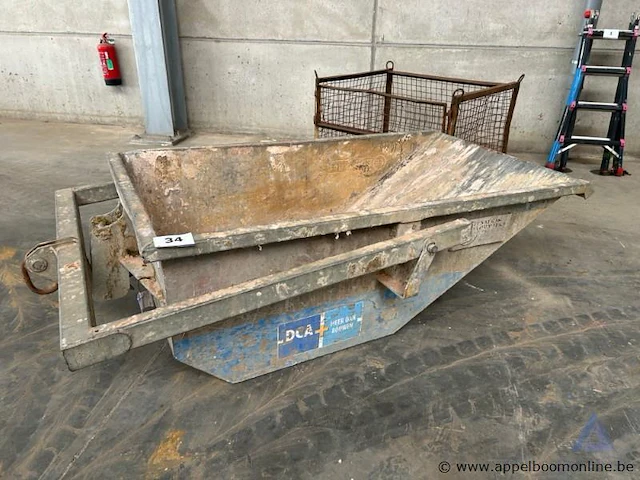 Metalen afvalcontainer met haaksysteem. - afbeelding 1 van  1