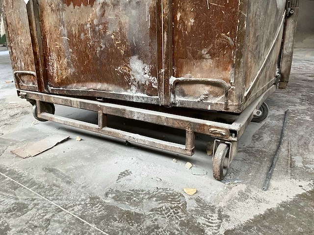 Metalen afvalcontainer - afbeelding 5 van  6