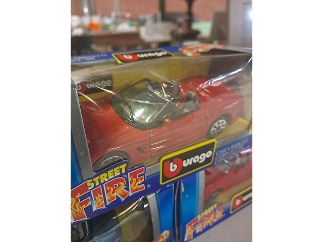 Metalen auto's burago 3 st nieuw in doos - afbeelding 1 van  5