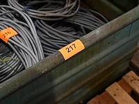 Metalen bak met hijsogen - afbeelding 1 van  2