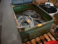 Metalen bak met hijsogen - afbeelding 2 van  2