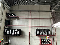 Metalen bandenrek