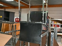 Metalen barkrukken met zwarte zit (±5x) - afbeelding 1 van  2