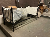 Metalen bedkader - afbeelding 1 van  4