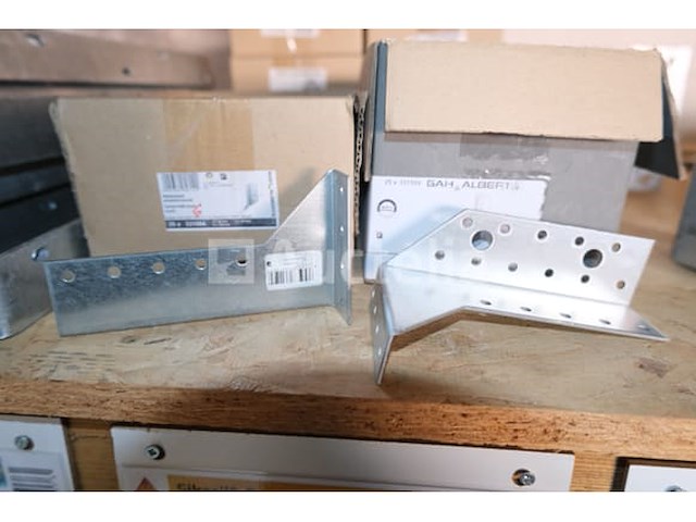 Metalen bevestigingen voor buitenarmaturen - afbeelding 3 van  34