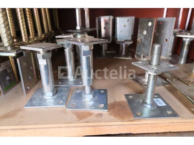 Metalen bevestigingen voor buitenarmaturen - afbeelding 7 van  34