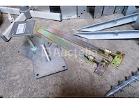 Metalen bevestigingen voor buitenarmaturen