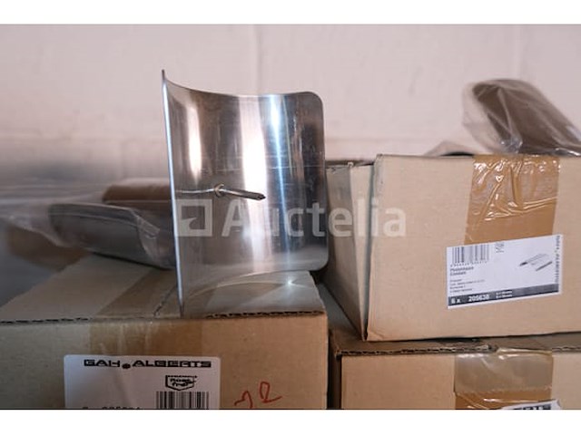 Metalen bevestigingen voor buitenarmaturen - afbeelding 18 van  34