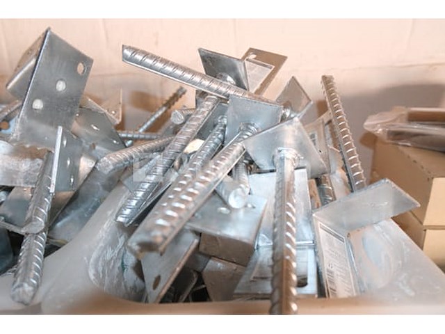 Metalen bevestigingen voor buitenarmaturen - afbeelding 29 van  34