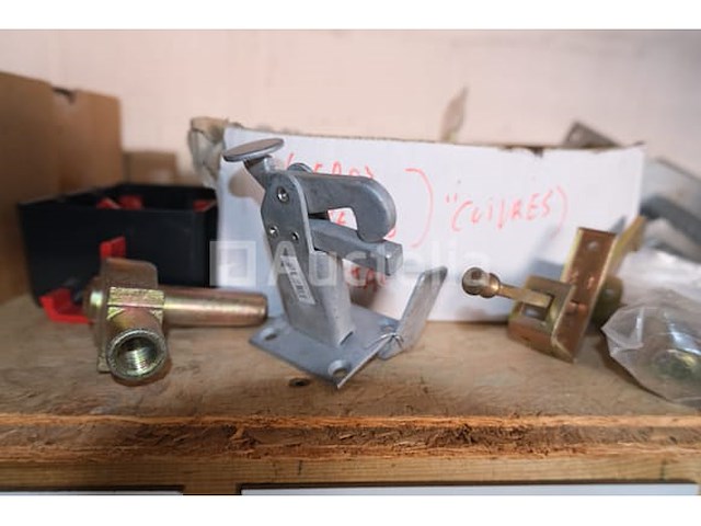 Metalen bevestigingen voor buitenarmaturen - afbeelding 32 van  34