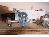 Metalen bevestigingen voor buitenarmaturen - afbeelding 32 van  34