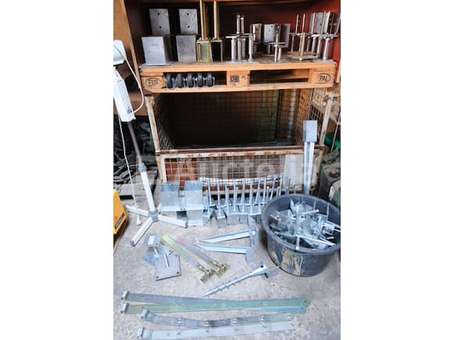 Metalen bevestigingen voor buitenarmaturen - afbeelding 33 van  34