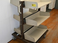 Metalen bibliotheekkarretje - afbeelding 1 van  4
