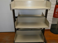 Metalen bibliotheekkarretje - afbeelding 2 van  4