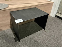 Metalen bijzettafel - afbeelding 1 van  3