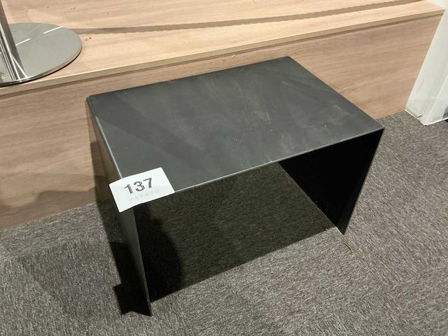 Metalen bijzettafel - afbeelding 2 van  3