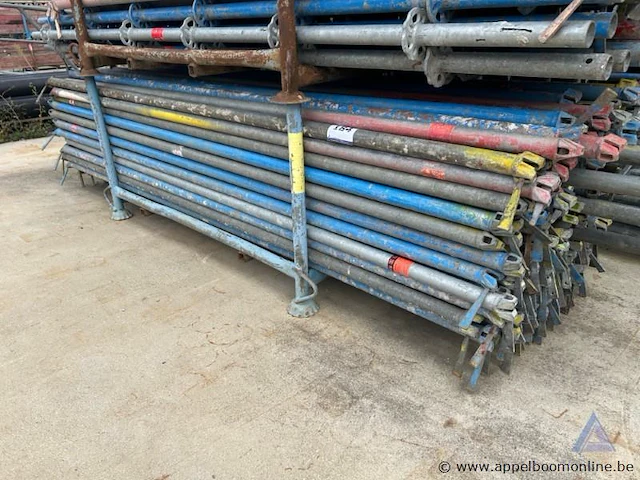 Metalen bok inhoudend stellingelementen - afbeelding 1 van  2