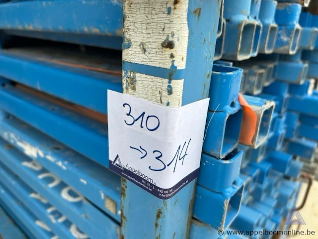 Metalen bok inhoudend stellingelementen - afbeelding 3 van  3