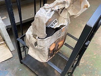 Metalen brandhoutmeubel met 4 accessoires - afbeelding 1 van  3