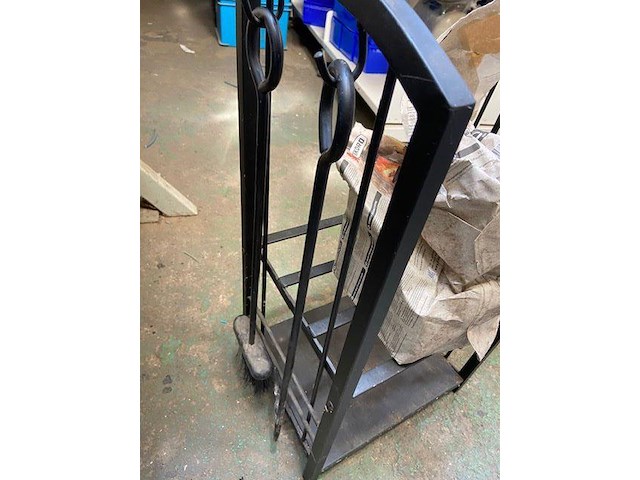 Metalen brandhoutmeubel met 4 accessoires - afbeelding 3 van  3