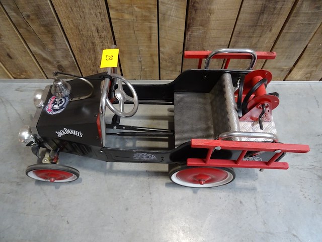 Metalen brandweerwagen jack daniels - afbeelding 2 van  3