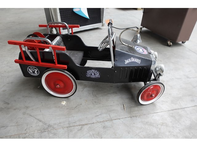 Metalen brandweerwagen jack daniels - afbeelding 3 van  5